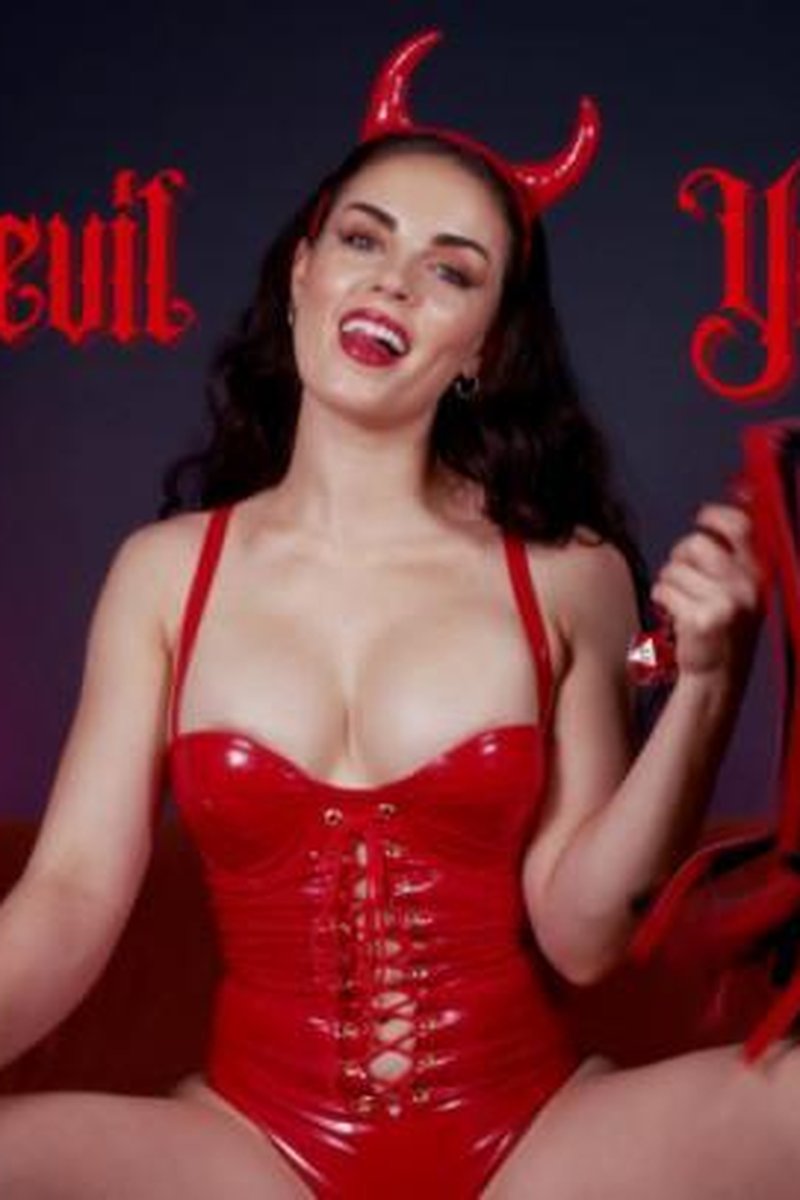 The Devil You Know - Screenshot 1 of 4 - Costume