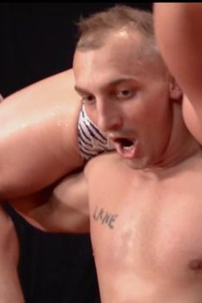 Catalog 39 - Beasts: Roger Atlas vs Jeremy Daniels - Screenshot 1 of 4 - Gay