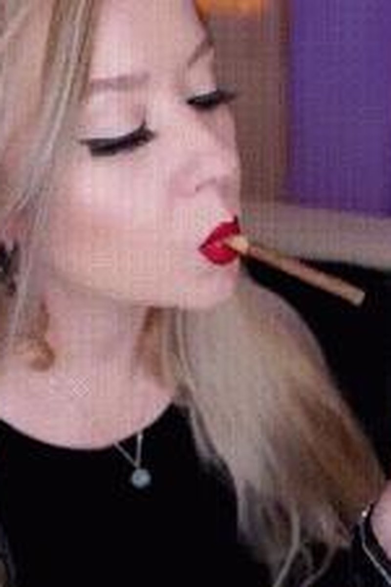 Smoking Colts Ruby - Screenshot 1 of 4 - Cigar Fetish