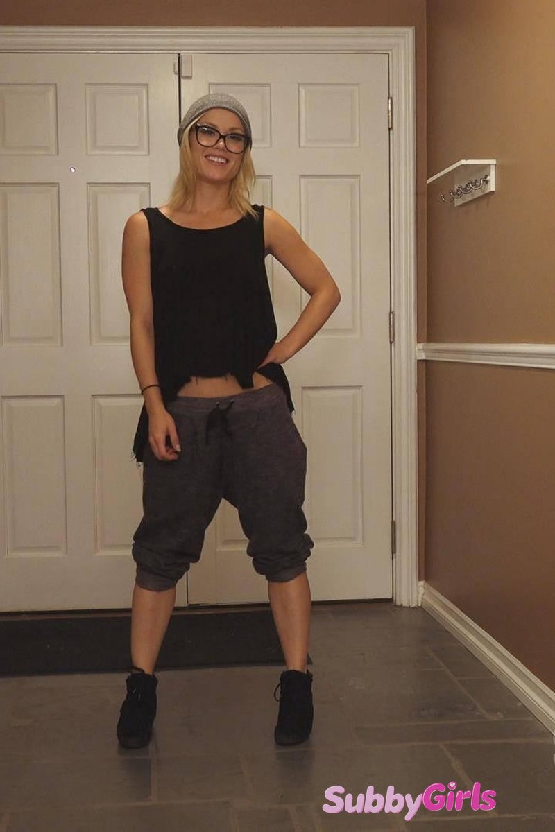 #270 - Screenshot 1 of 4 - Ash Hollywood