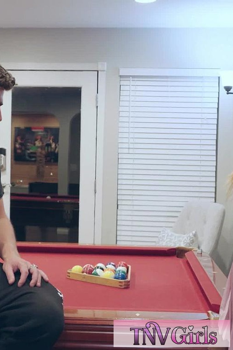 Strip Pool - Screenshot 1 of 4 - Babes