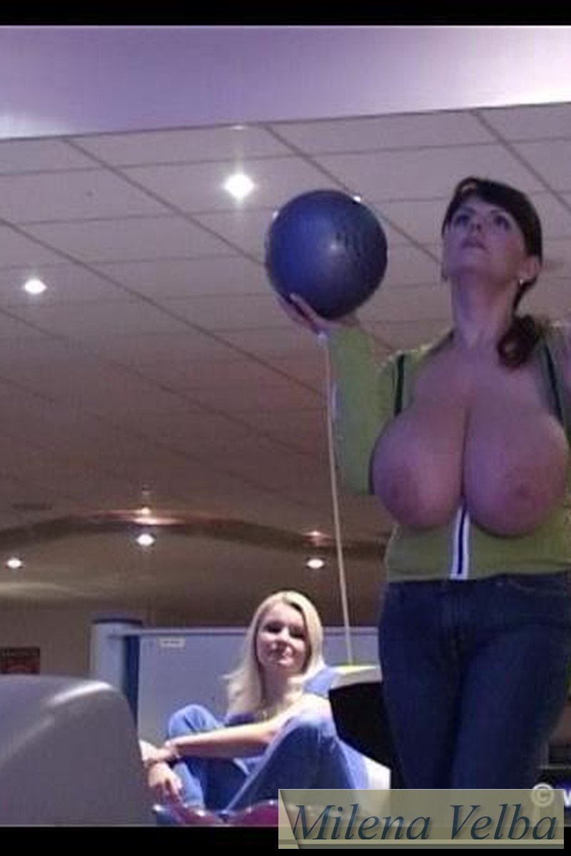 Bowling - Screenshot 1 of 4 - Babes