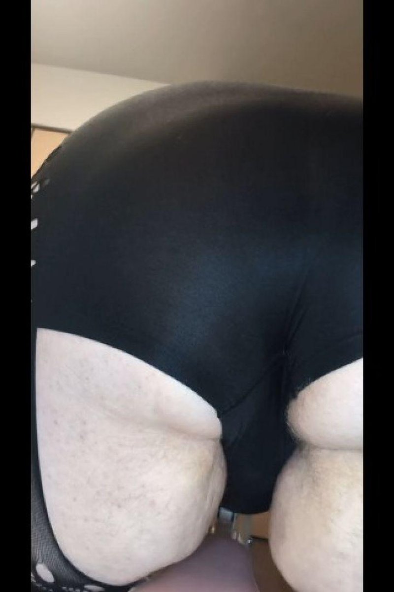 Squat Close Up - Screenshot 1 of 4 - Ass Fetish