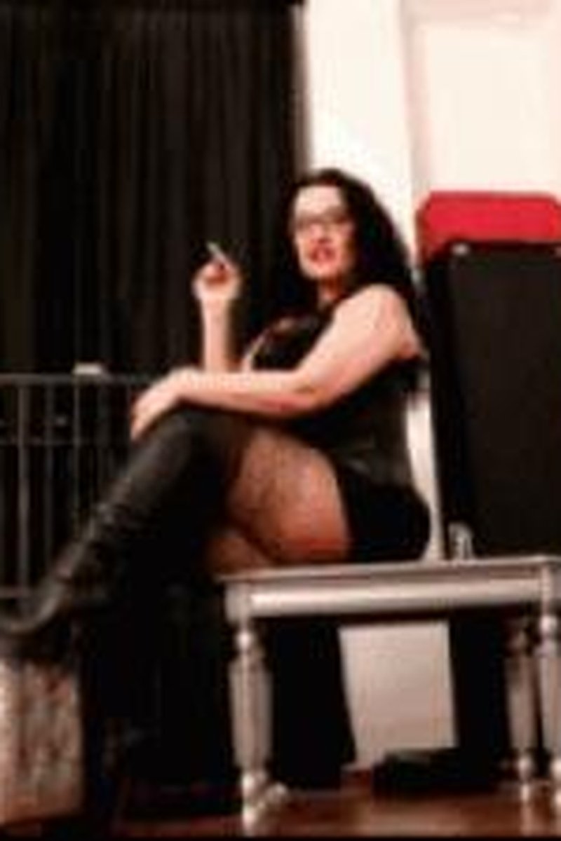 Teasing Session - Screenshot 1 of 4 - Brown Hair (Female)