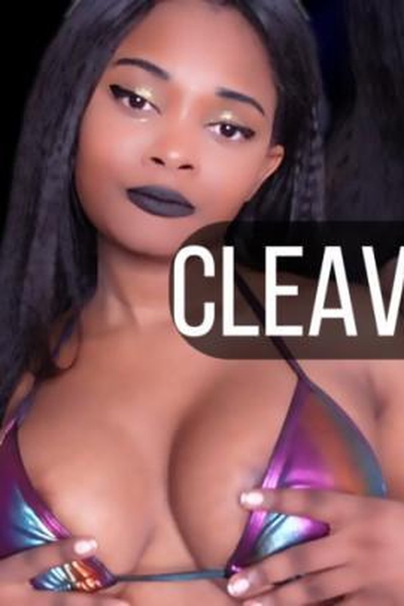 Cleavage Mayhem - Screenshot 1 of 4 - Big Tits