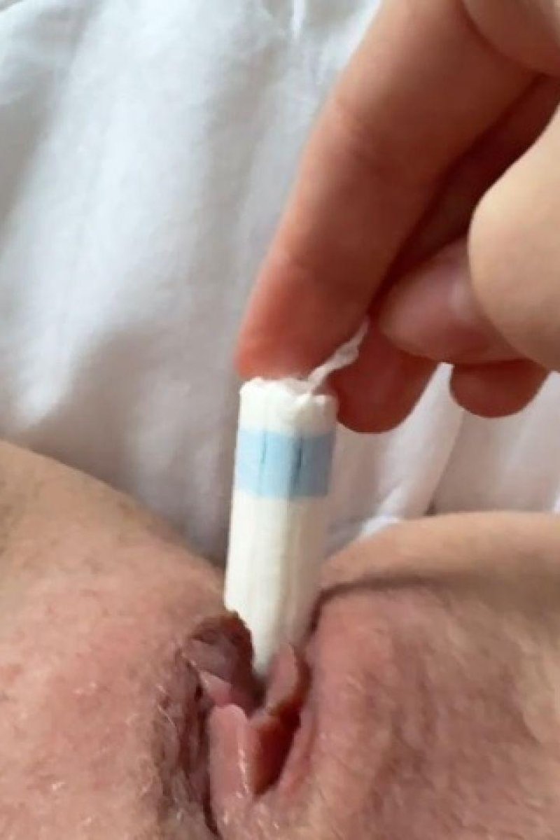 Inserting A Tampon - Screenshot 1 of 4 - Adorable