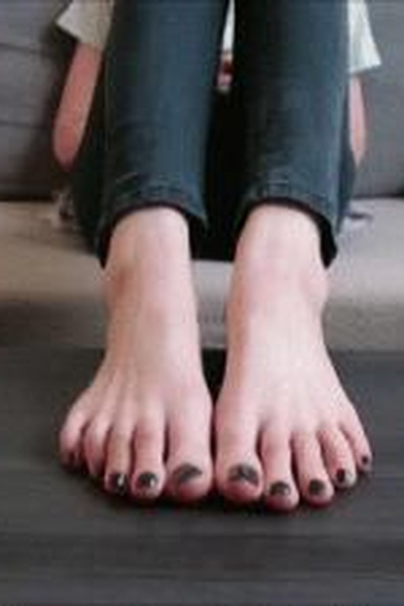 Navy Toenails - Screenshot 1 of 4 - Foot Fetish