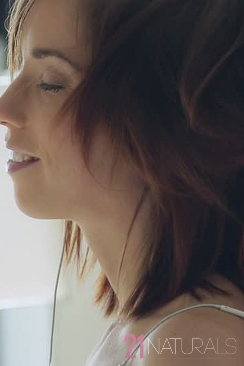 Vibes - Screenshot 1 of 4 - Brown Hair