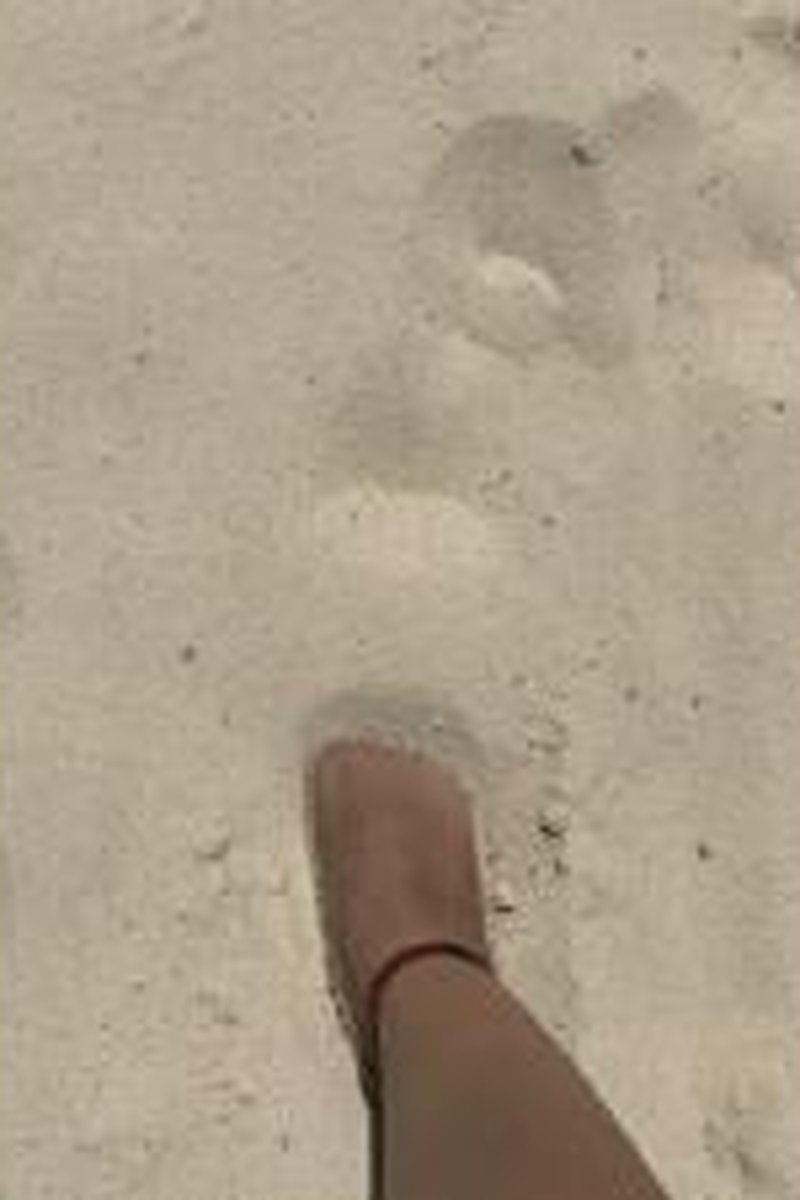 Dig Deep - Screenshot 1 of 4 - Foot Fetish