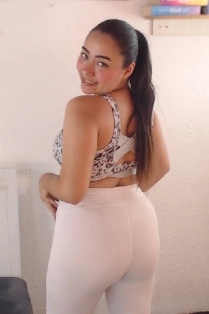 Clothing Try On - Screenshot 1 of 4 - Big Ass