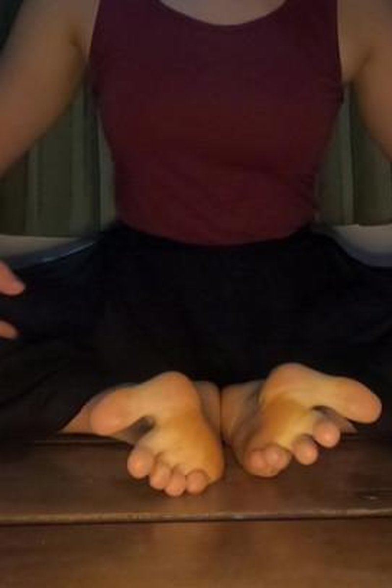 Mesmerized By Vampire - Screenshot 1 of 4 - Foot Fetish