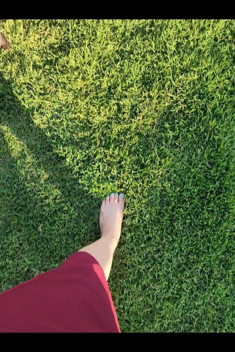 Enjoying Grass - Screenshot 1 of 4 - Feetworship