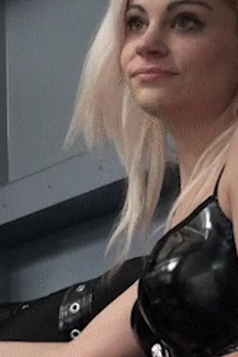 Magic Hands - Screenshot 1 of 4 - Blond Hair