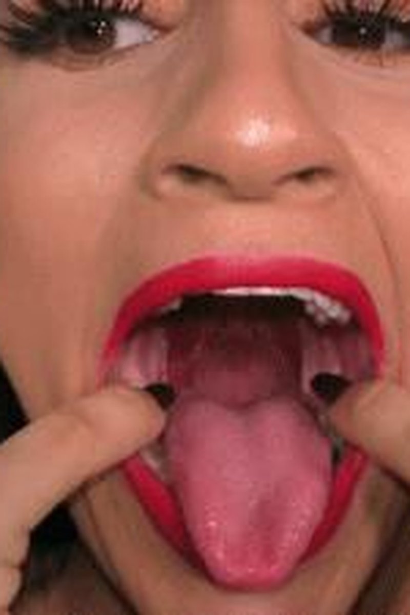 Her First Mouth Tour Kk Qing - Screenshot 1 of 4 - Black