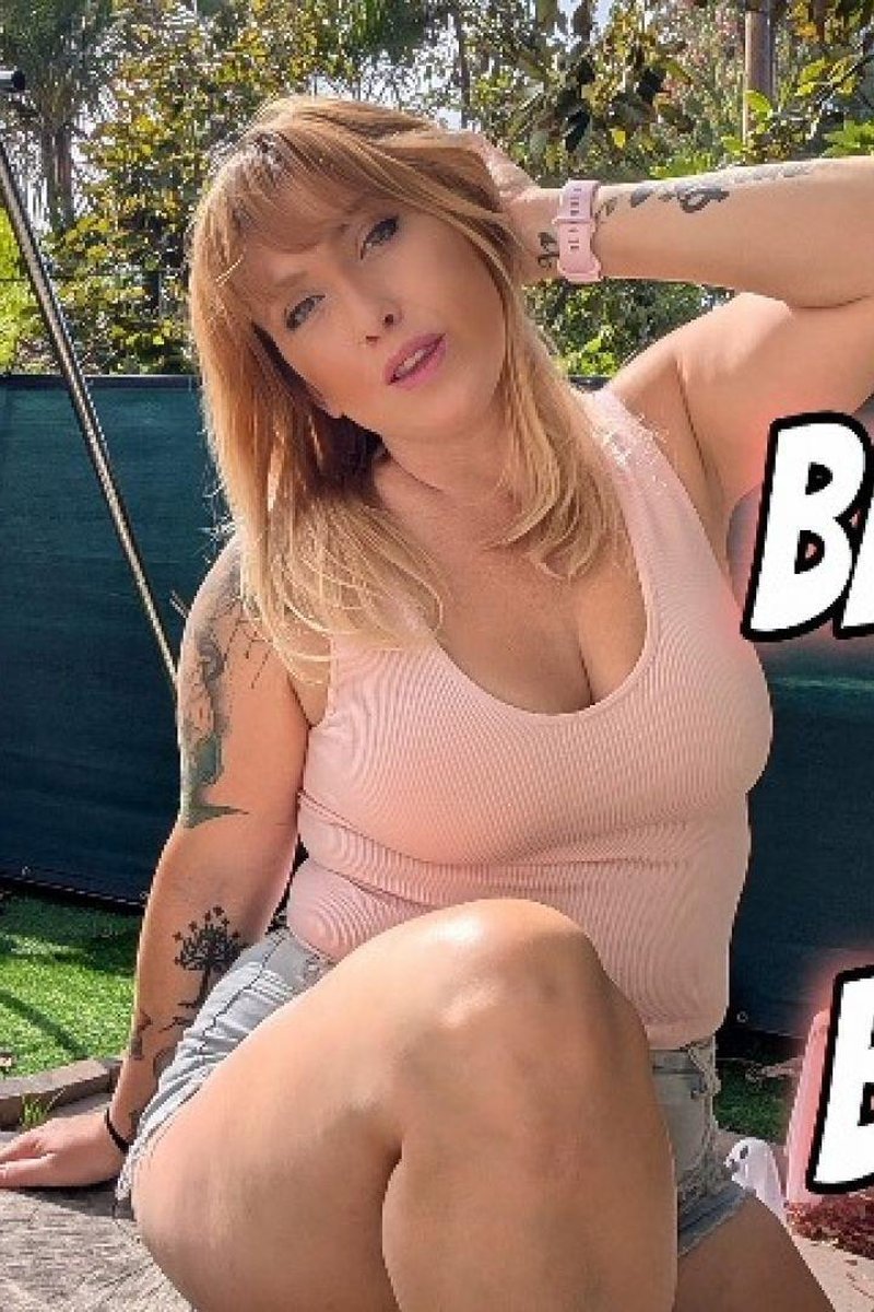 Backyard Sexy Burping - Screenshot 1 of 4 - Belching
