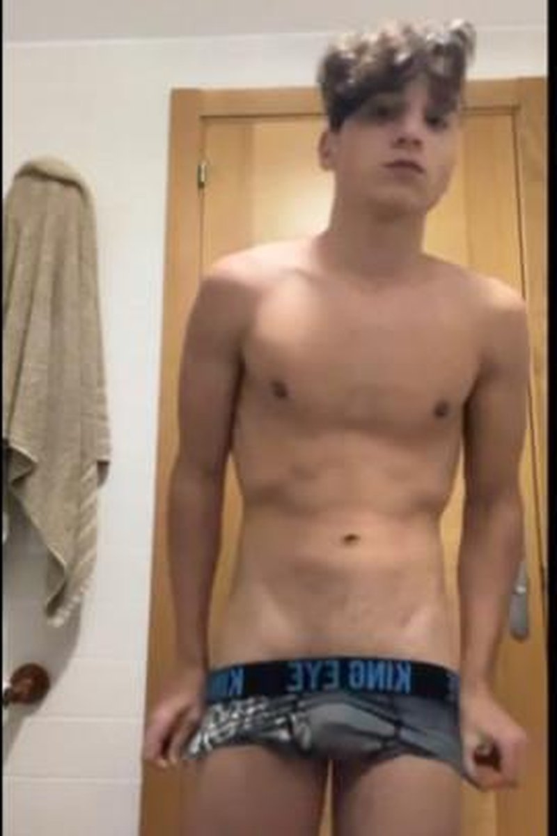 Fuera Ropa - Screenshot 1 of 4 - Nudity Naked