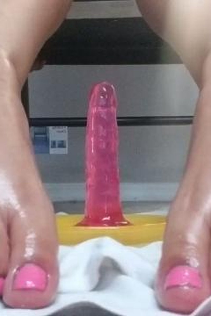 Sexy Footjob With Oil - Screenshot 1 of 4 - Foot Fetish
