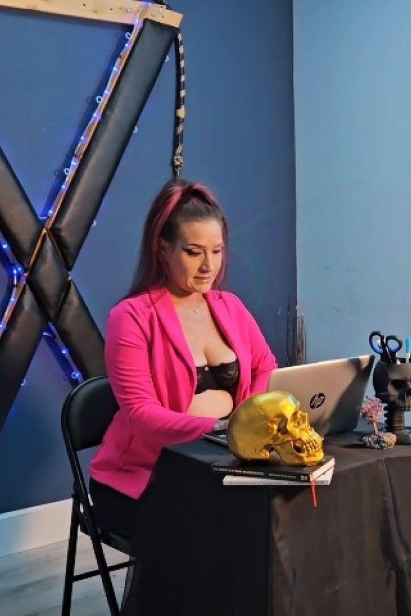 C.E.O - Screenshot 1 of 4 - Boss