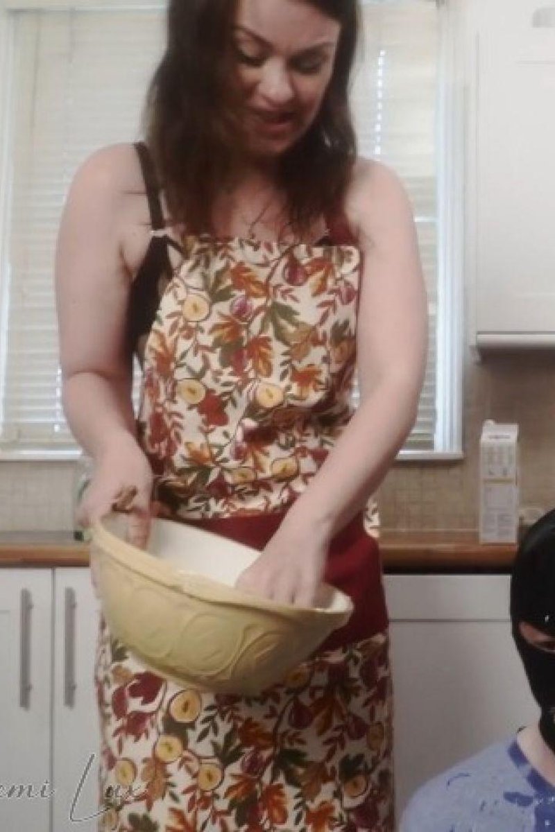 The Great Cake Off - Screenshot 1 of 4 - Blowjob