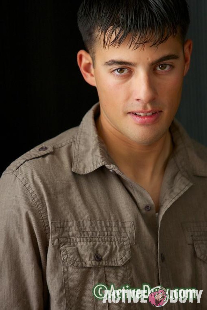 Grayson - Screenshot 1 of 4 - Brown Hair