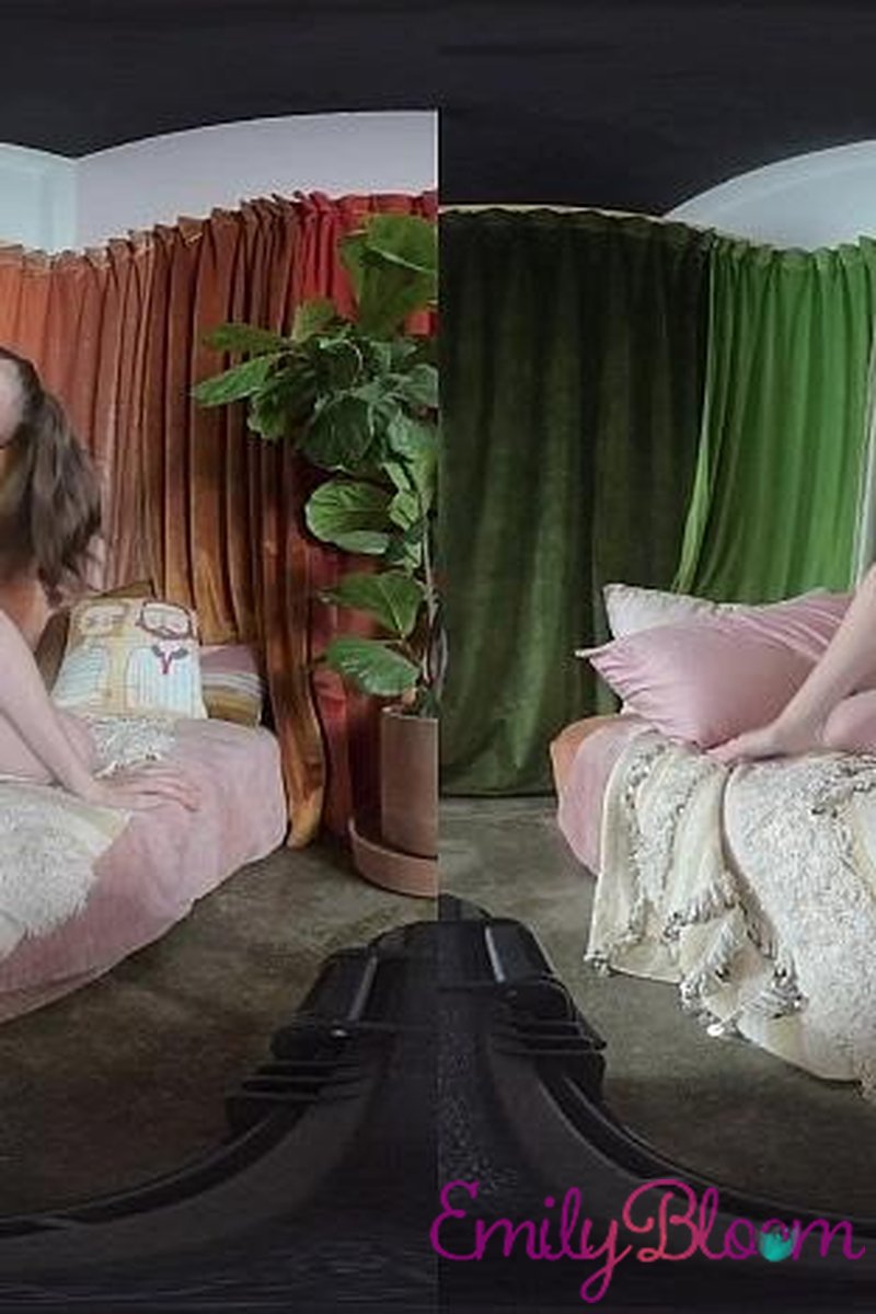 Rainbow Bed VR - Screenshot 1 of 4 - Big Tits