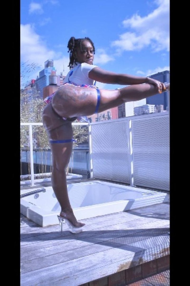 Rooftop Private Dance - Screenshot 1 of 4 - Big Ass
