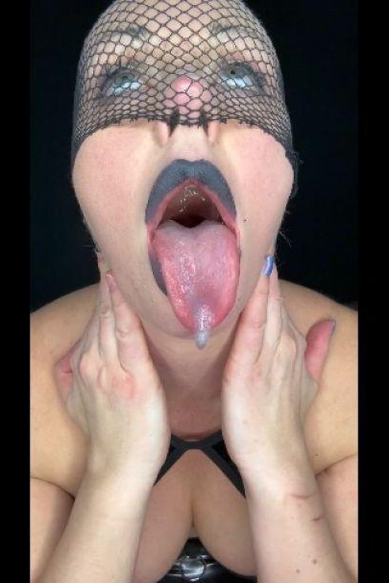 Quickie Condom Breathplay - Screenshot 1 of 4 - Choking