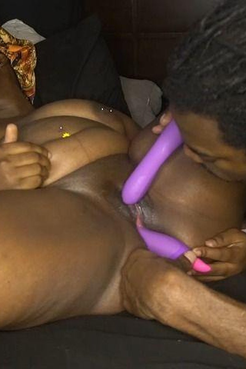 Two Vibrators, One Clit - Screenshot 1 of 4 - BBW