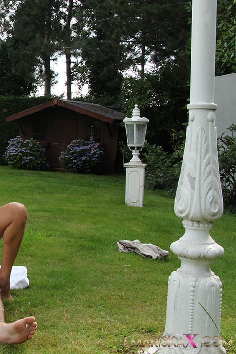 Carollinas Pool Side DP - Screenshot 1 of 4 - Carollina Cherry