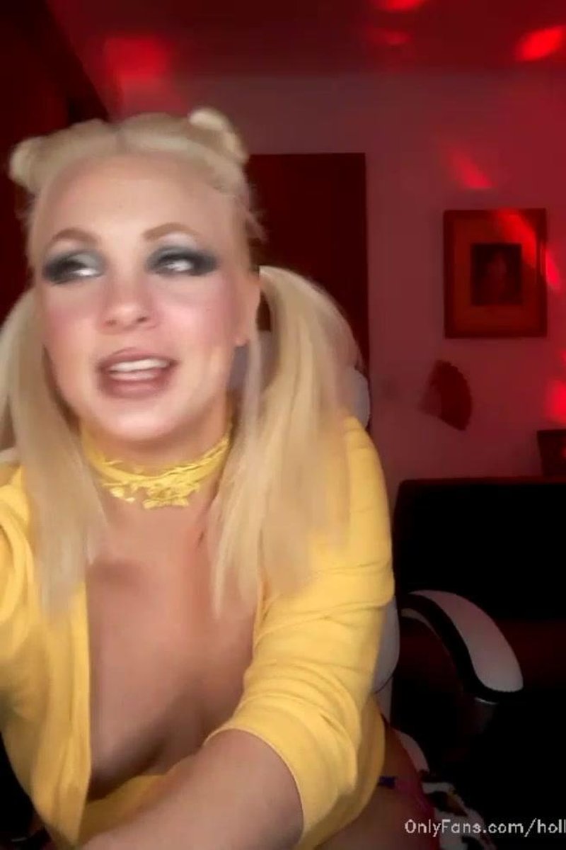Just Broadcasting - Screenshot 1 of 4 - Holly Corey