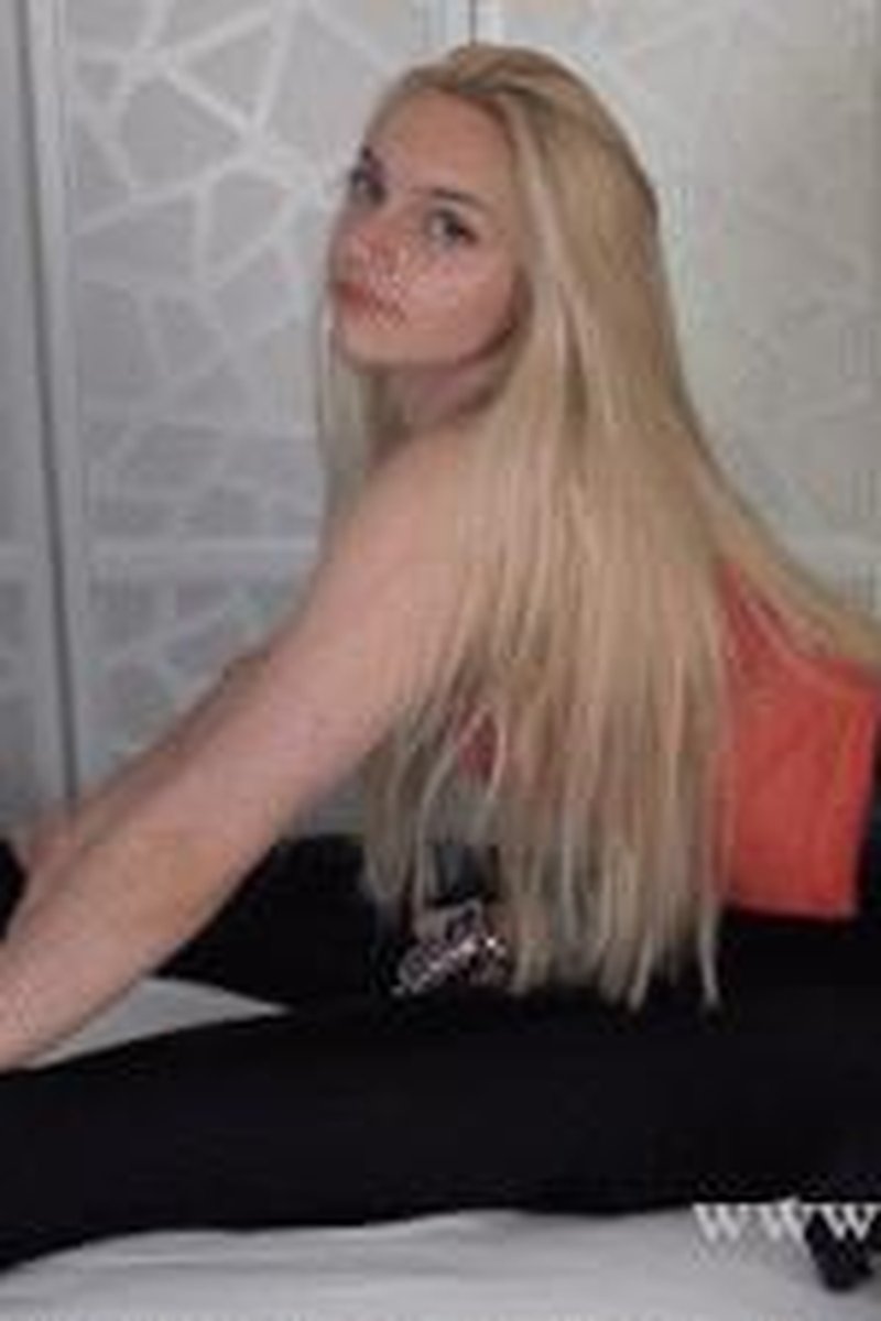 Mandy Talks Tinder - Screenshot 1 of 4 - Bitch