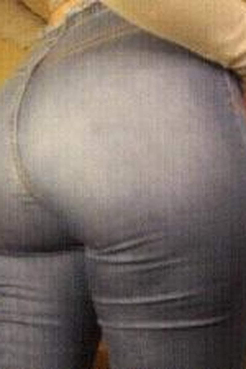Jean Tease - Screenshot 1 of 4 - Ass Control