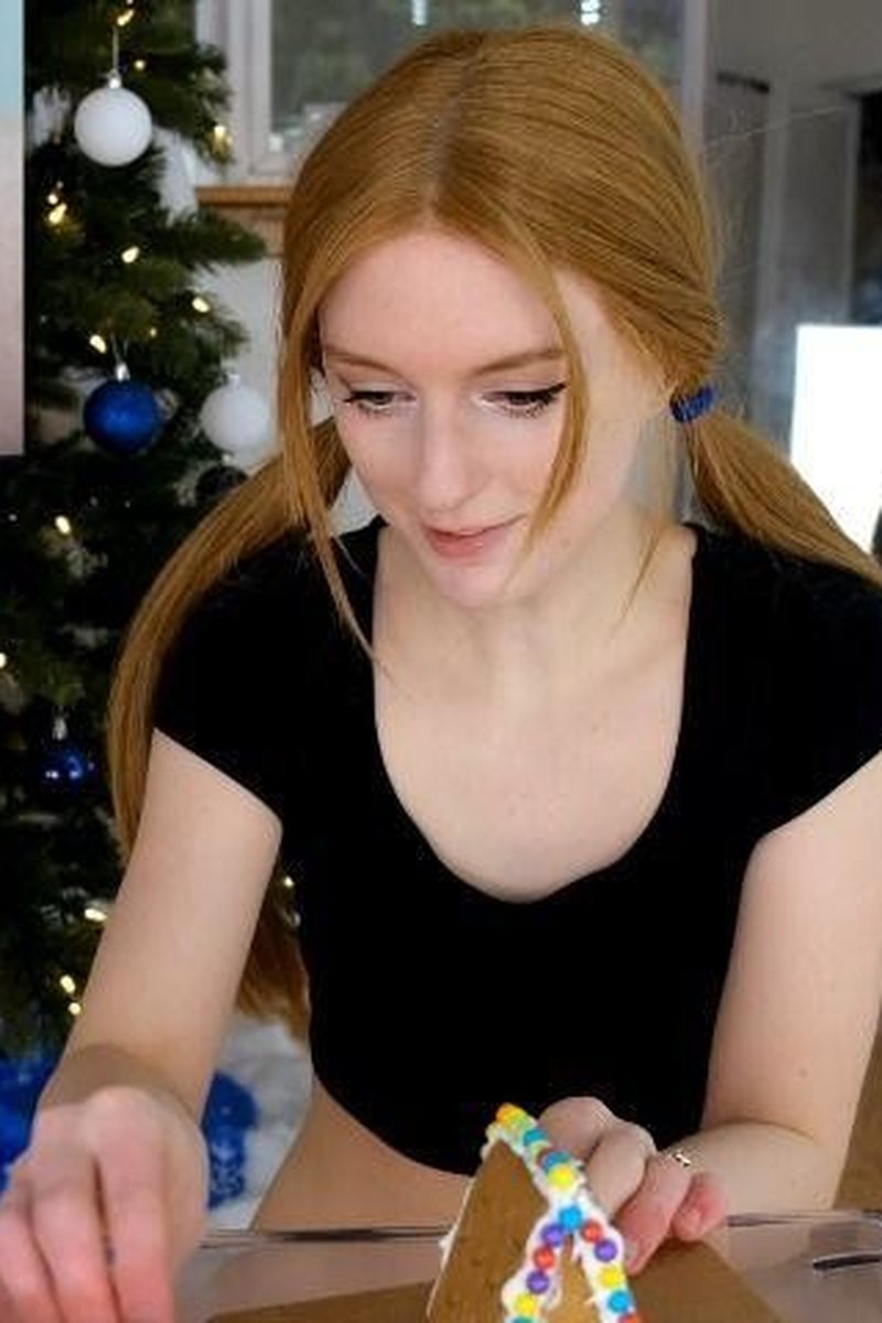 Making a Ginger Bread House - Screenshot 1 of 4 - Baking