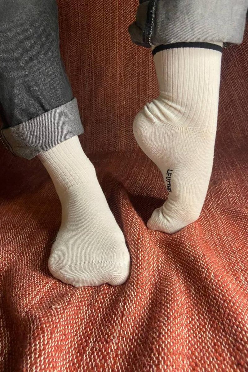 Clean White Socks - Screenshot 1 of 4 - 21 Year-old