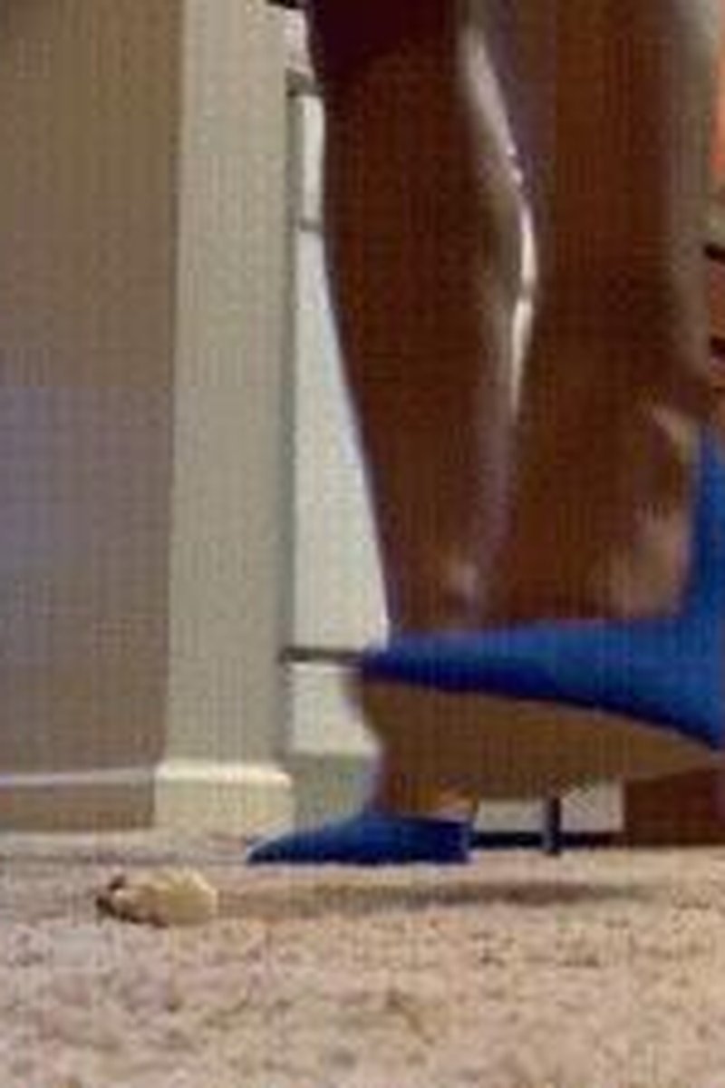 Tiny Man - Screenshot 1 of 4 - Foot Fetish