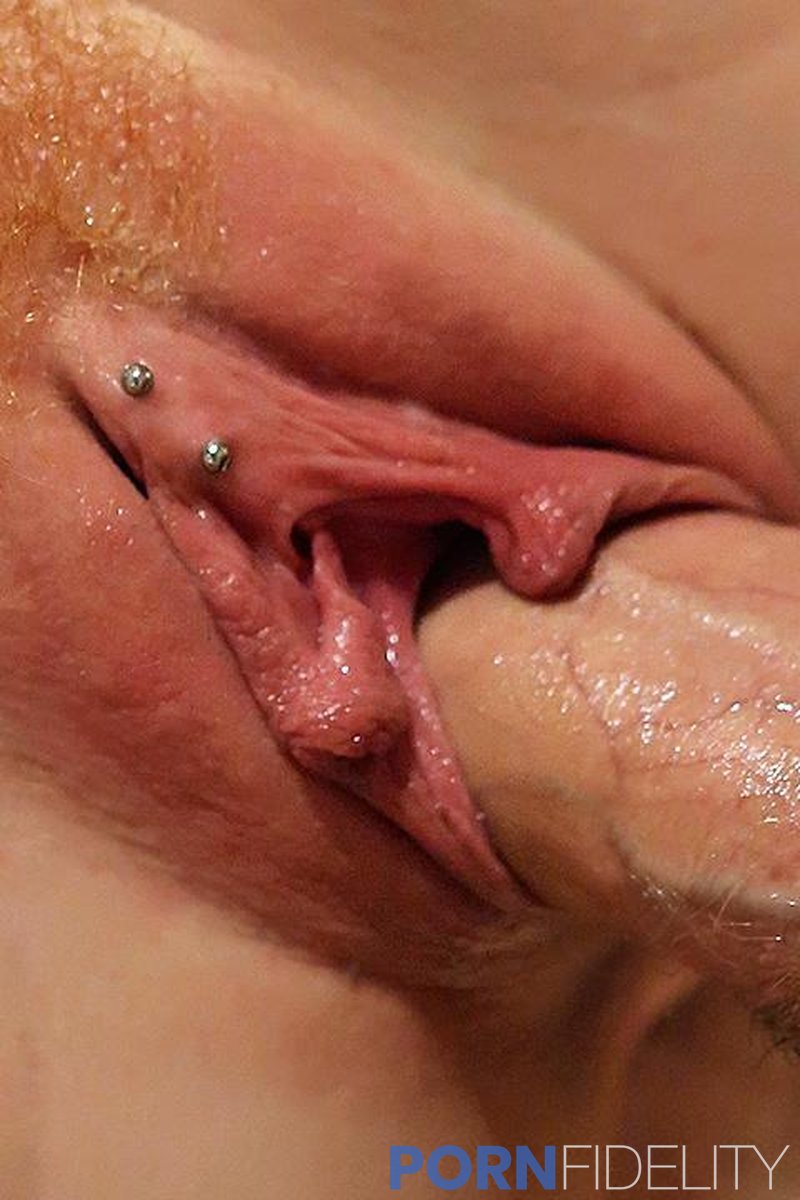 Winter Tail E671 - Screenshot 1 of 4 - Blowjob