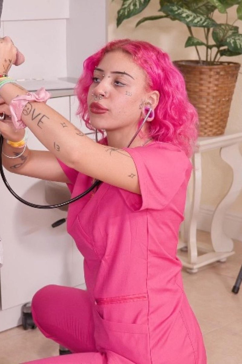 Nurse Helps Elderly Patient With Erectile Dysfunction Sex BJ - Screenshot 1 of 4 - Cock Play