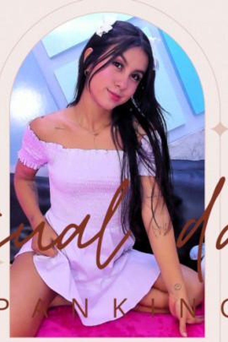 Sensual Dance + Spanking - Screenshot 1 of 4 - Babes