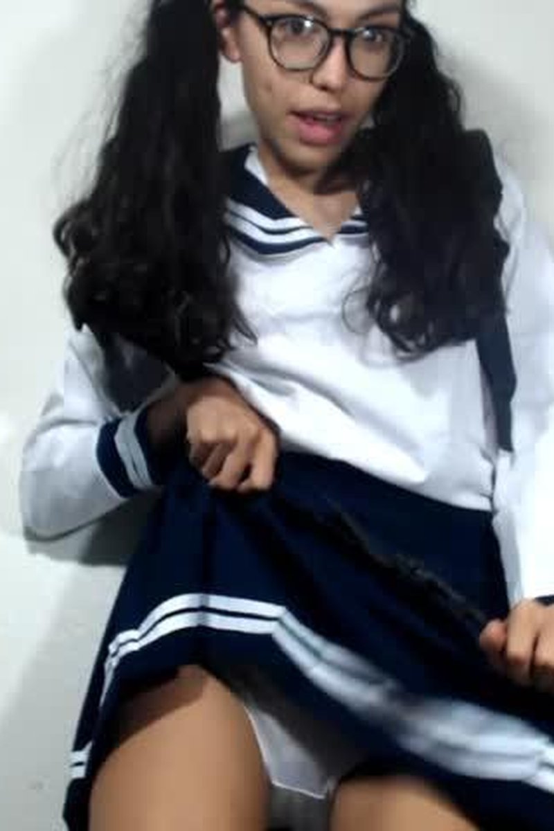 Underskirt - Screenshot 1 of 4 - Ass Worship