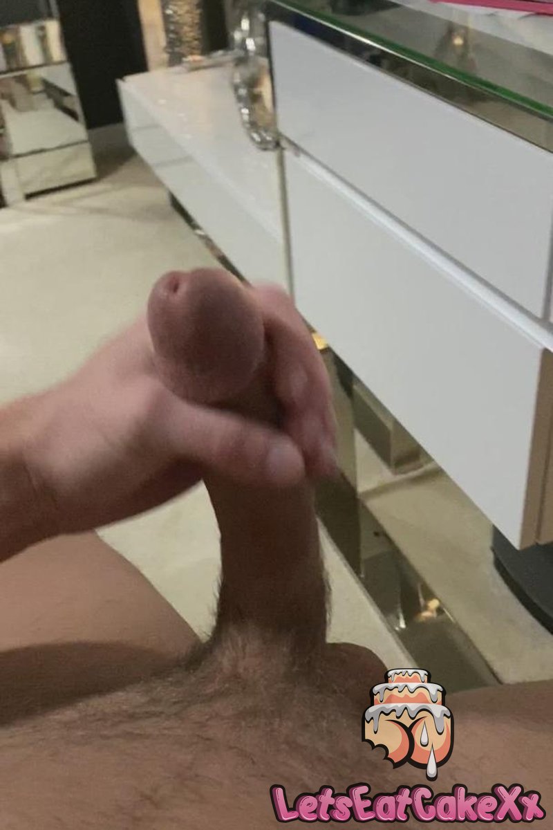 Kaden Jacks Off While Editing - Screenshot 1 of 4 - Cumshot