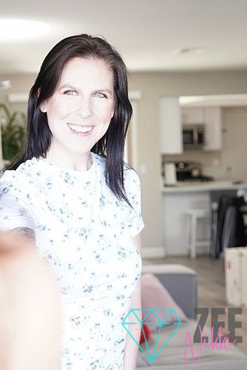 She Does It Better - Screenshot 1 of 4 - Brown Hair