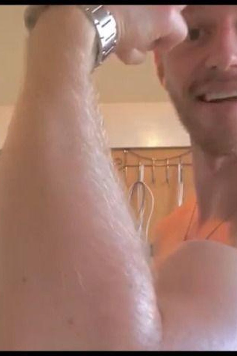 Biceps Tease & Denial - Screenshot 1 of 4 - Bodybuilder