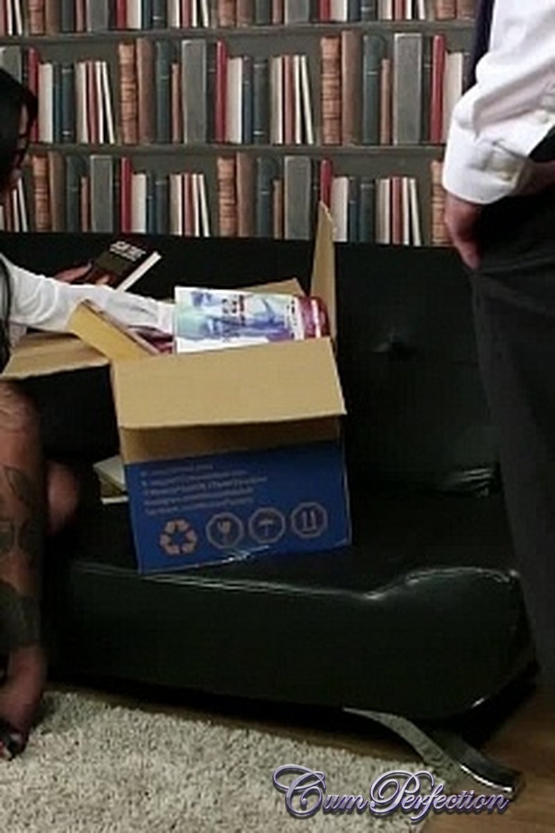Book Store Donation - Screenshot 1 of 4 - Blowjob
