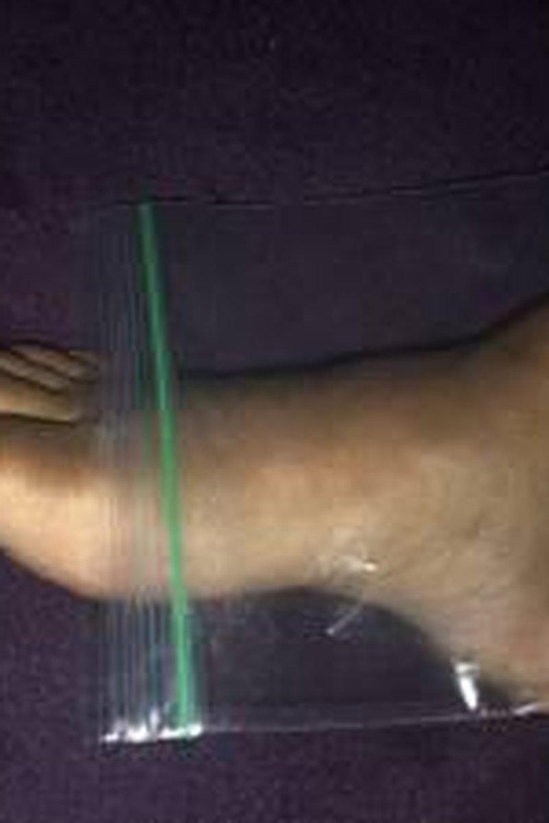 Foot Dust - Screenshot 1 of 4 - Foot Fetish