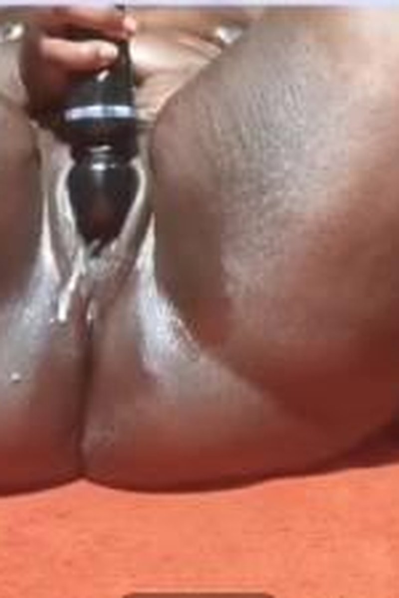 Vibrator - Screenshot 1 of 4 - Pussy