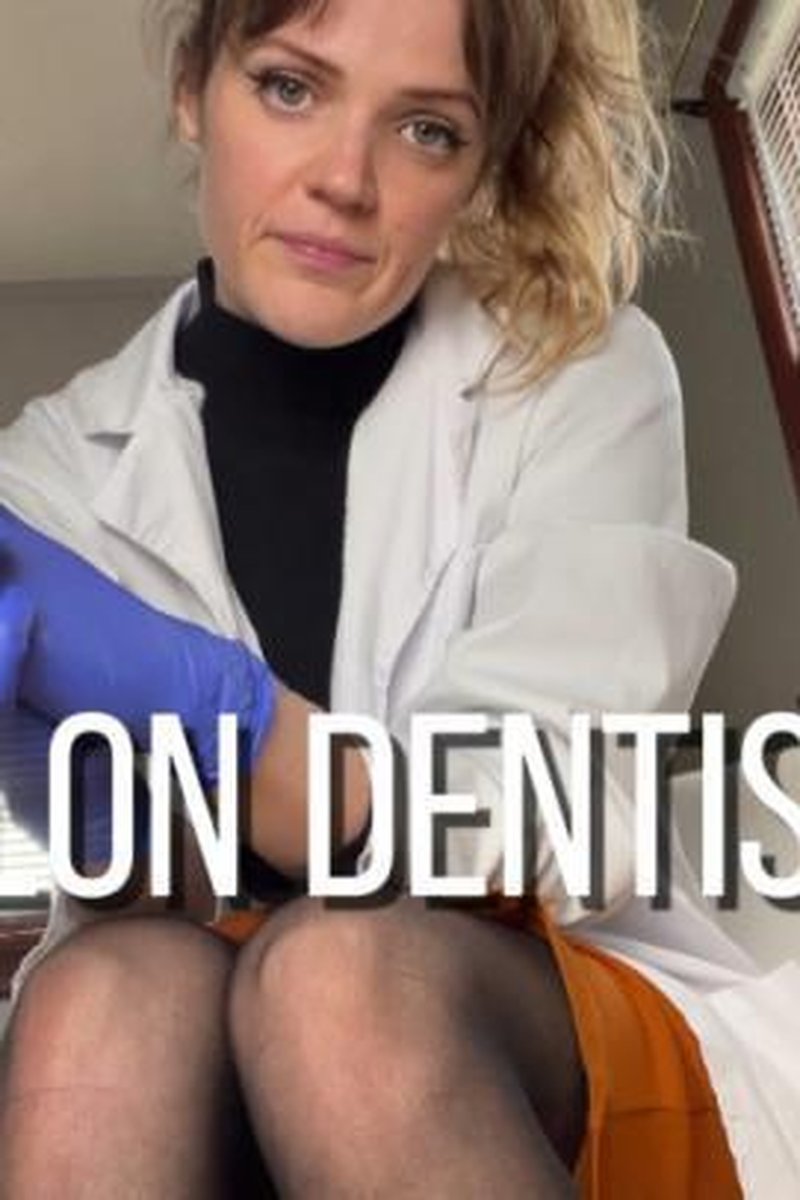Nylon Dentist - Screenshot 1 of 4 - Clothed Female