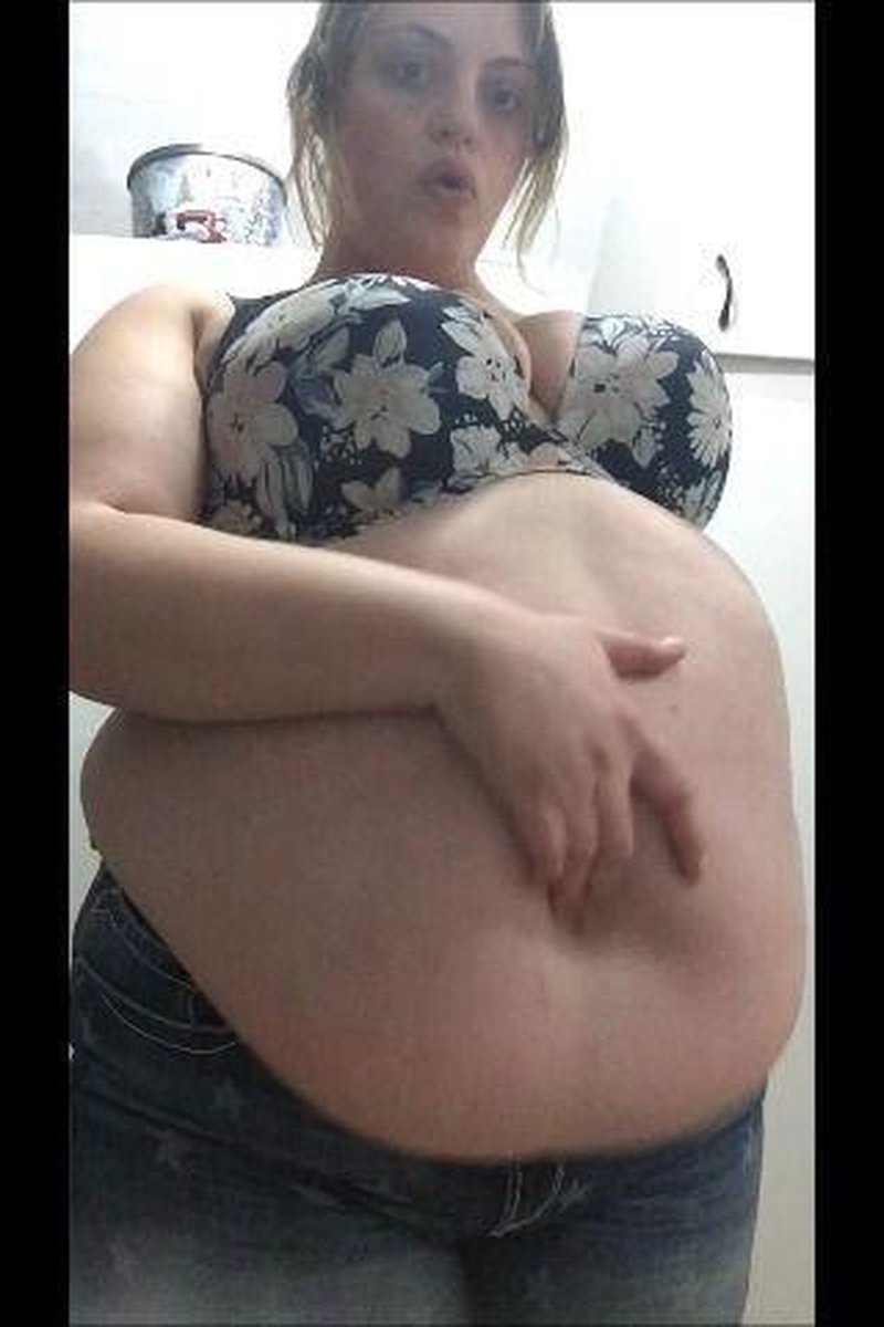 Bloated Belly Play - Screenshot 1 of 4 - BBW