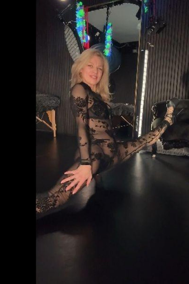 Catsuit Test - Screenshot 1 of 4 - Blonde Hair (Female)