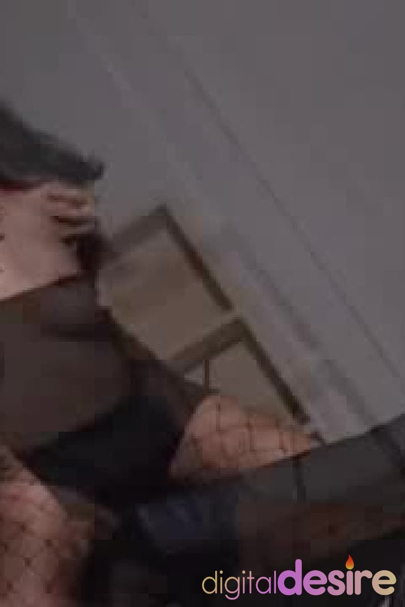 Nika - Screenshot 1 of 4 - Babes