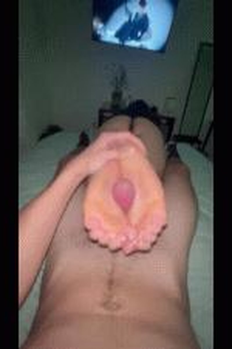 Reverse Footjob - Screenshot 1 of 4 - BBW